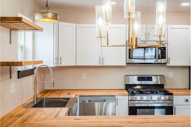 526 7th Ave SW in Cedar Rapids, IA - Building Photo - Building Photo