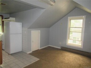 647 Lybolt Rd, Unit 3 in Middletown, NY - Building Photo - Building Photo