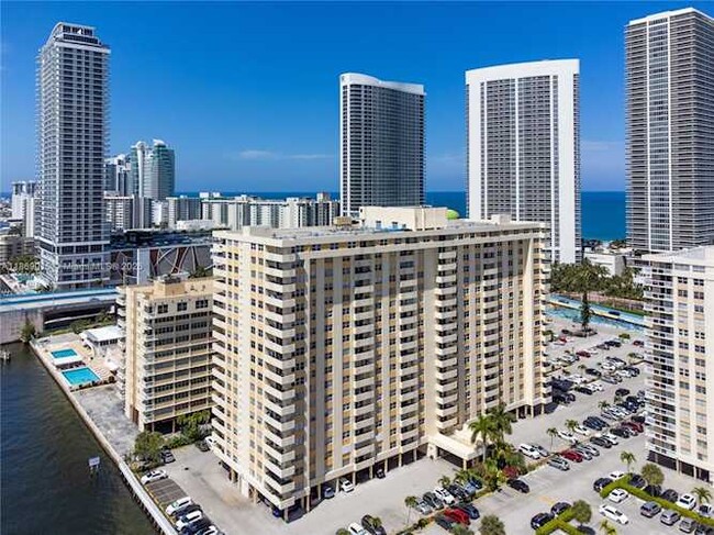 1833 S Ocean Dr, Unit 1807 in Hallandale Beach, FL - Building Photo - Building Photo
