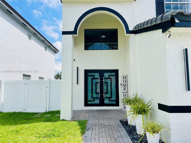 5901 S Sable Cir in Margate, FL - Building Photo - Building Photo