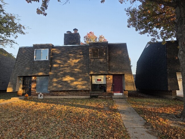 property at 1327 Eastgate Dr