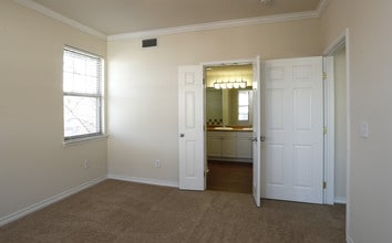 Drexel at Oakley in Cincinnati, OH - Building Photo - Interior Photo