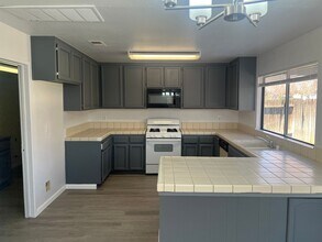 9220 Lanneau Ct in Bakersfield, CA - Building Photo - Building Photo