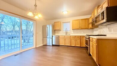 126 Thomson Ln in Oregon, WI - Building Photo - Building Photo