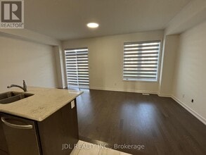 111 Hilts Dr in Richmond Hill, ON - Building Photo - Building Photo