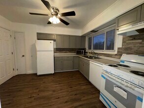 2363 E Maple Rd in Troy, MI - Foto de edificio - Building Photo