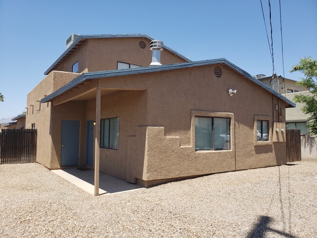 1402 E Lee St, Unit #2 in Tucson, AZ - Foto de edificio - Building Photo