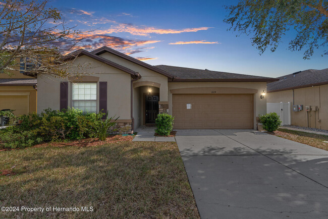 824 Sugar Camp Way in Brooksville, FL - Building Photo - Building Photo