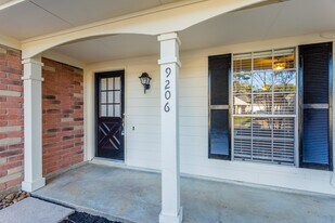 9206 Towerstone Dr in Spring, TX - Building Photo