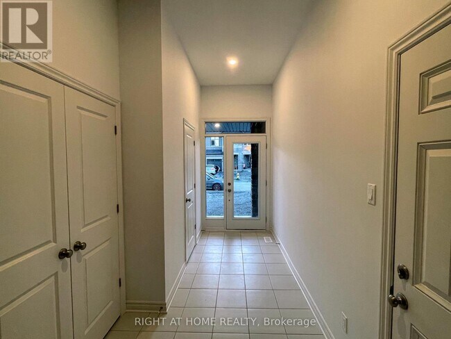 636 Cordelette Cir in Ottawa, ON - Building Photo - Building Photo