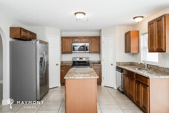 561 Brown Bear Way in St. Cloud, FL - Building Photo - Building Photo