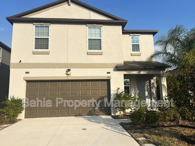 582 Royal Empress Dr in Ruskin, FL - Building Photo