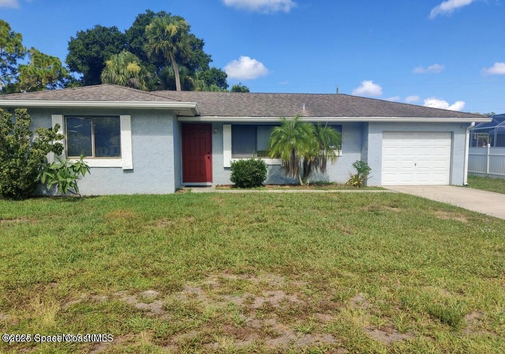 2620 Emerson Dr SE in Palm Bay, FL - Building Photo