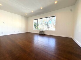 1020 N Edinburgh Ave in West Hollywood, CA - Building Photo