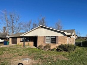 913 S 10th St in Rogers, AR - Building Photo - Building Photo