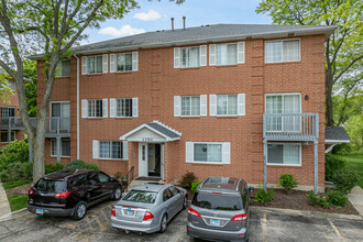 Leclair Condos in Wheaton, IL - Building Photo - Building Photo