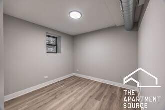 2409 N Kedzie Blvd, Unit G in Chicago, IL - Building Photo - Building Photo