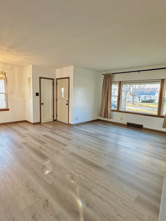 3278 N 82nd St in Milwaukee, WI - Building Photo - Building Photo