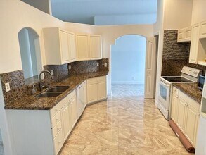 2549 Canterbury Dr N in Riviera Beach, FL - Building Photo - Building Photo