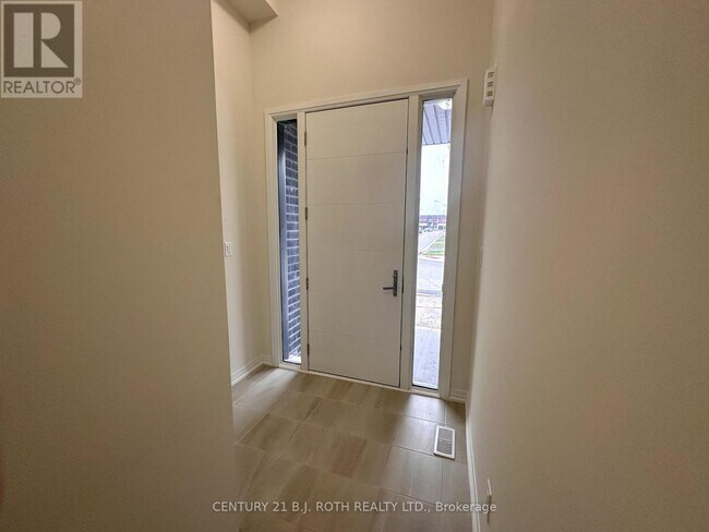 110 Turnberry Ln in Barrie, ON - Building Photo - Building Photo