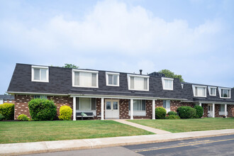 Dannybrook Apartments in Williamsville, NY - Building Photo - Building Photo