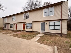 531 N Betty Jo Dr in Fayetteville, AR - Building Photo