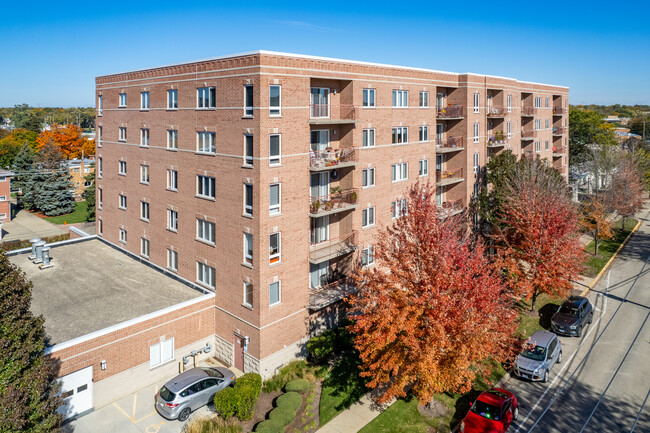 Meridian East in Des Plaines, IL - Foto de edificio - Building Photo