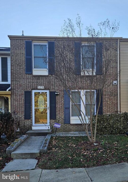 529 Philmont Dr in Gaithersburg, MD - Building Photo