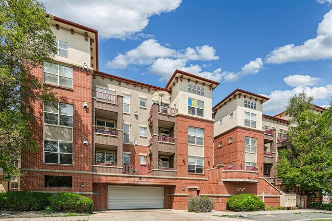 1767 N Pearl St, Unit 308 in Denver, CO - Building Photo - Building Photo