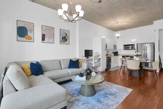 137 NE 2nd Ave in Miami, FL - Building Photo - Building Photo