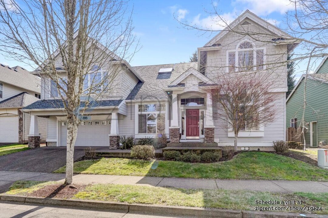 10942 SW Koller St in Tualatin, OR - Building Photo