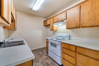 168-170 Dorman Ave in Yuba City, CA - Building Photo - Building Photo