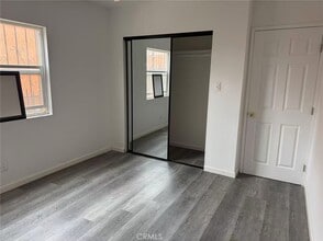 132 E 101st St in Los Angeles, CA - Building Photo - Building Photo