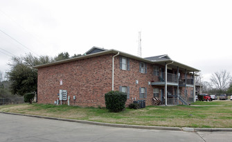 Oak Ridge Apartments in Crystal Springs, MS - Building Photo