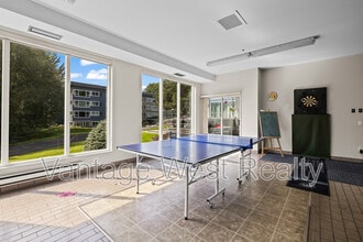 1045 Sutherland Ave in Kelowna, BC - Building Photo - Building Photo