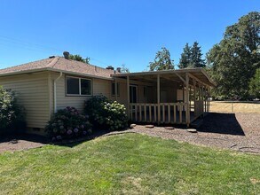 34607 Seavey Way in Eugene, OR - Building Photo - Building Photo