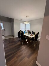 36 Renaissance Ln in New Brunswick, NJ - Foto de edificio - Building Photo