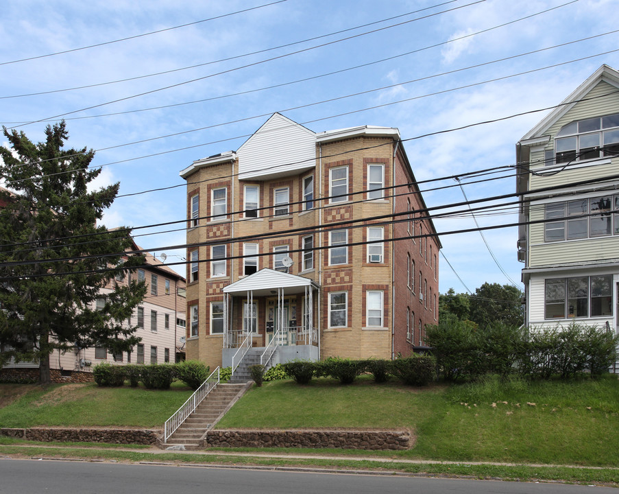 127 Farmington Ave in New Britain, CT - Building Photo