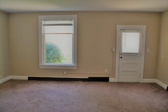 1030 Lake Ave-Unit -Downstairs in Fort Wayne, IN - Building Photo - Building Photo