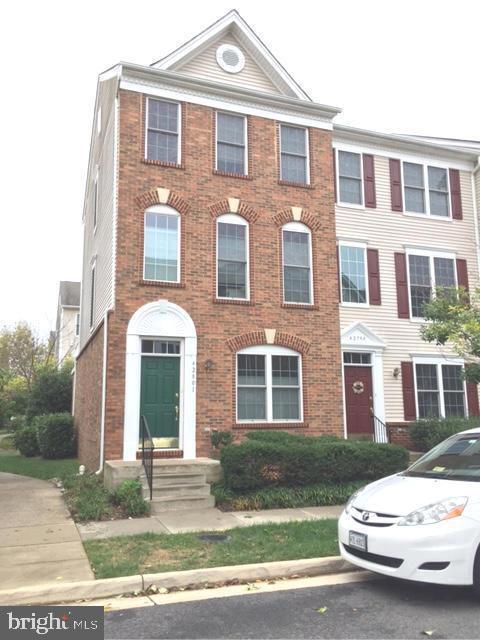 42801 Sykes Terrace in Chantilly, VA - Building Photo