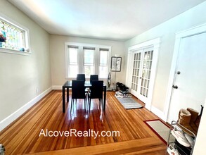 24 Burnham St, Unit 2 in Somerville, MA - Building Photo - Building Photo