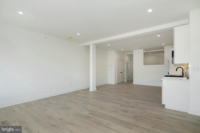 2109 S Iseminger St-Unit -1 in Philadelphia, PA - Building Photo - Building Photo