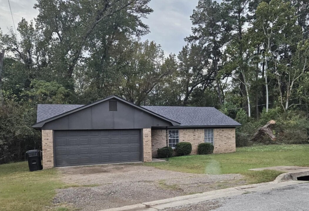 28 Neal St in Longview, TX - Foto de edificio