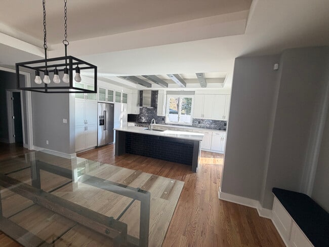 property at 1813 Crestline Ct NE