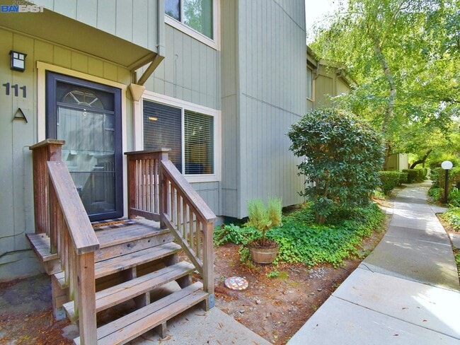 111 Ascot Ct, Unit A in Moraga, CA - Building Photo - Building Photo
