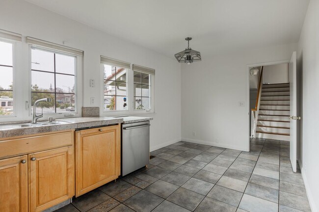 1057 Iris Ave in Sunnyvale, CA - Building Photo - Building Photo