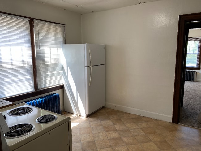 261 College St SE in Valley City, ND - Foto de edificio - Building Photo