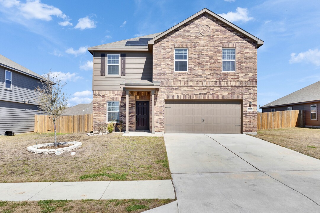 18512 Quiet Range Dr in Elgin, TX - Building Photo