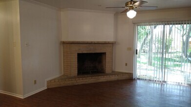 7342 Shady Hollow Ln in San Antonio, TX - Building Photo - Building Photo