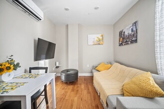 600 Commercial St in Boston, MA - Building Photo - Building Photo